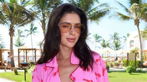 Halejcio W Bikini Chwali Si Umi Nionym Brzuchem Petarda Pudelek