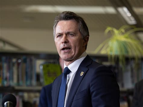 Clare calls States ‘stubborn’ over funding, inks WA deal