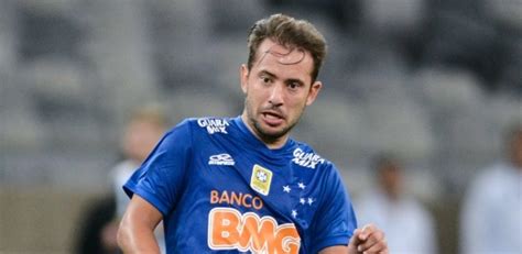 Cruzeiro Faz Contatos Por Everton Ribeiro Mas Estafe Segue Resistente