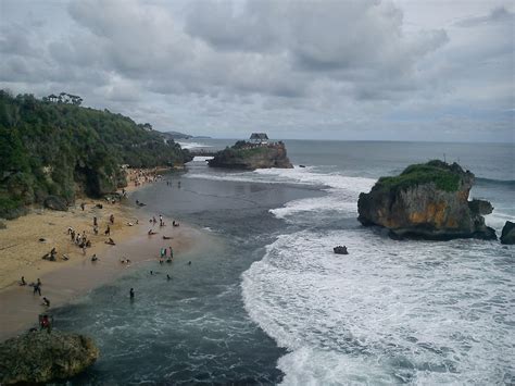 WISATA PANTAI DI YOGYAKARTA MENGUNJUNGI PANTAI PANTAI INDAH D