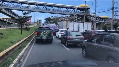 VÍdeo Protesto Deixa Trânsito Lento Na Paralela