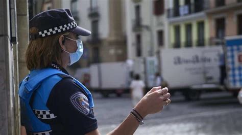 España Condenan mujer por tocarle el trasero a un joven Diario Libre