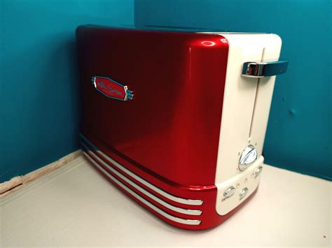 Review Of The Nostalgia Retro 2 Slice Toaster Delishably