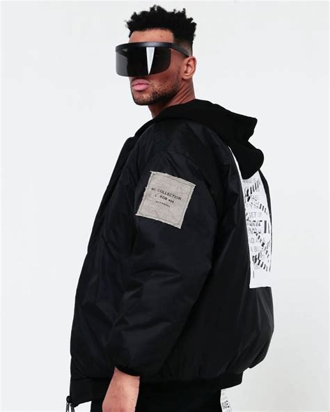 Если бомбер - изначально созданная куртка для пилотов, то ты точно ...