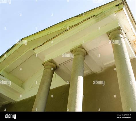 Round columns hi-res stock photography and images - Alamy