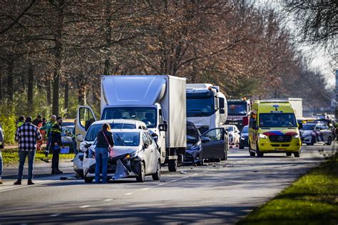 Ongeval Met Negen Voertuigen In De File Van Camper Ongeluk Brabant