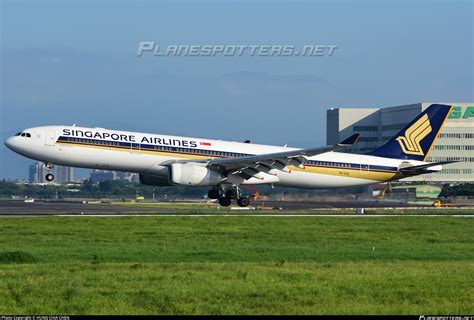 9V SSE Singapore Airlines Airbus A330 343 Photo By HUNG CHIA CHEN ID