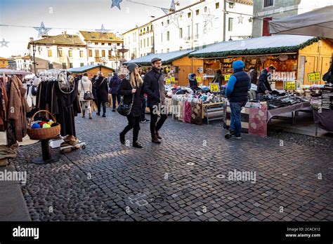 Stagione Delle Vacanze Hi Res Stock Photography And Images Alamy