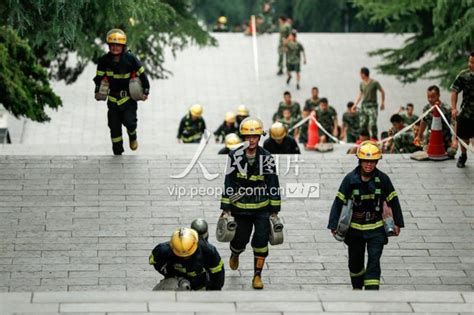 湖北襄阳：消防大练兵展消防精兵风采 人民图片网