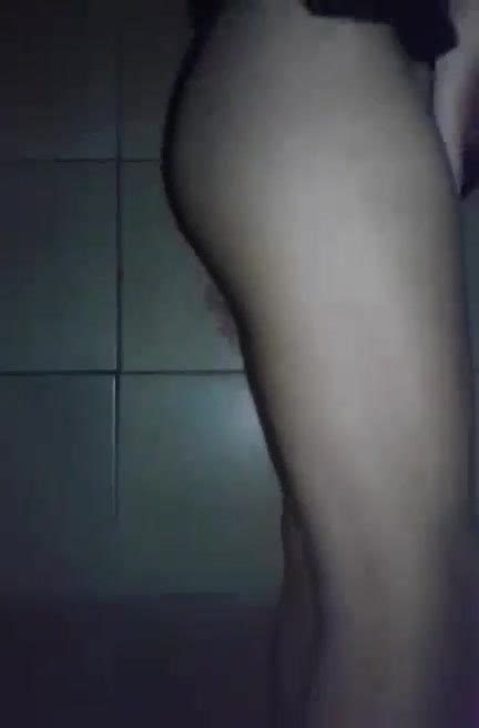 Sticking Her Finger Up Her Ass And Rolling Around Larissa Castilho On The Net CNNAMADOR