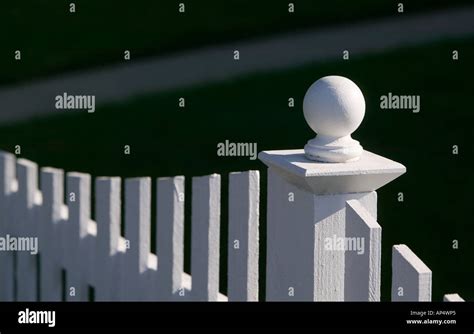 White picket fence Stock Photo - Alamy