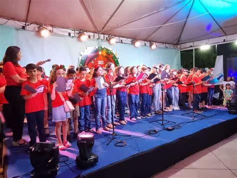 Centenas De Pessoas Comparecem Na Abertura Do Evento Natal Iluminado Em