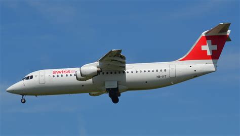 AVRO RJ 100 SWISS HB IYT E3380 18 05 15 TLS L AMI DU TARMAC Flickr