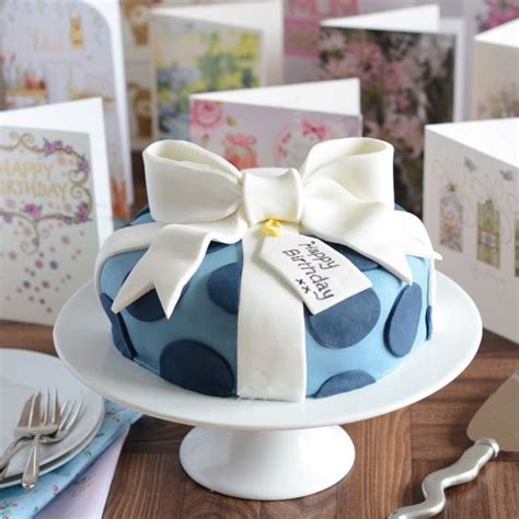 How Much Fondant Do I Need To Cover My Cake? - Charlotte's Lively Kitchen