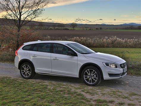 Foto Volvo V60 Cross Country D4 Awd Geartronic Kinetic Testbericht 010  Vom Artikel Volvo V60