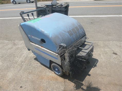 USED SWEEPER TOYOTA 4QGW9 10136 F UCHIYAMA CO LTD