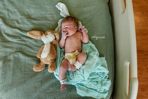 Hospital Newborn Photography | 5 things you should know about Fresh 48 sessions