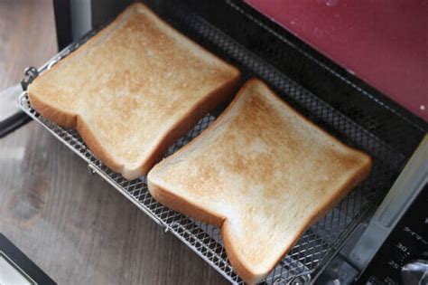 冷凍食パンの焼き方。解凍しないのがコツ！ やまでら くみこ のレシピ