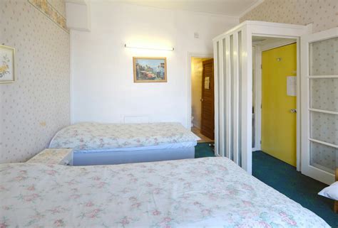 Twin room (Ensuite) | Fairways Hotel