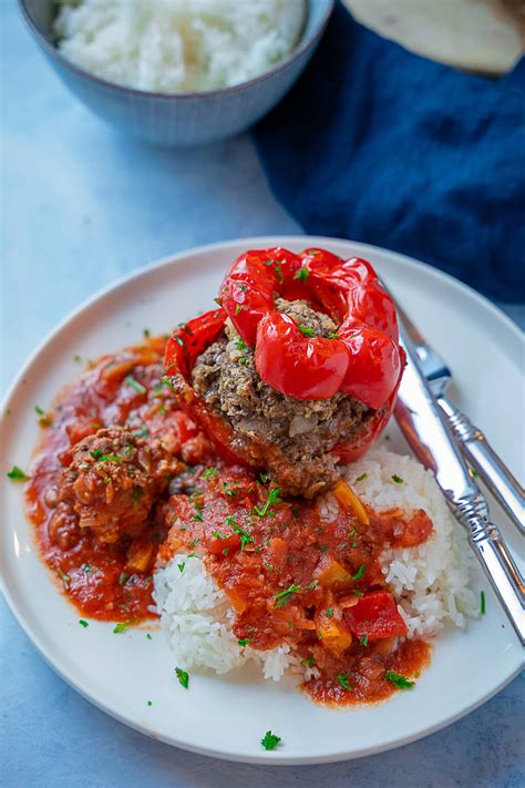 Gef Llte Paprika Mit Hackfleisch Und Tomatenso E Aus Dem Backofen