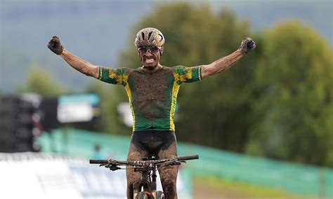 Henrique Avancini é bicampeão mundial do XCM em Glasgow