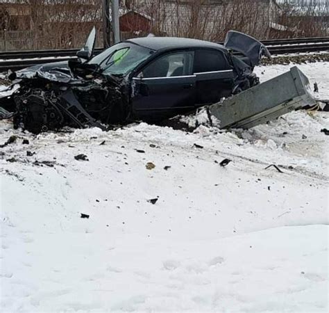 Galeria W Longinówce audi wjechało pod pociąg ePiotrkow pl