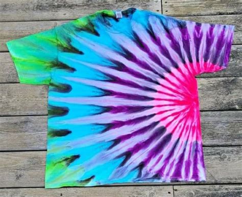 Pin On Batika Diy Tie Dye Designs Tie Dye Crafts Tie Dye Diy