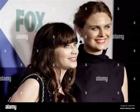 Actress Zooey Deschanel (L) and her sister actress Emily Deschanel ...