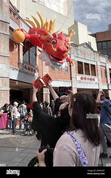 Chinese Mainland Hong Kong Macau And Taiwan Out The Festive