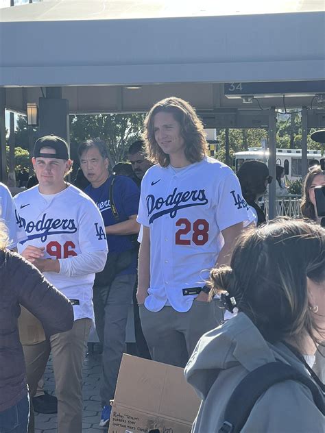 Tyler Glasnow in a Dodgers jersey! : r/Dodgers