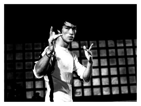 Death Photos of Celebrities 2013 : Bruce Lee Death Photos