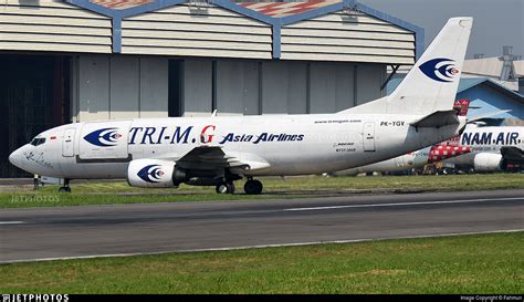 PK YGV Boeing 737 3G7 SF Tri MG Intra Asia Airlines Fahmun