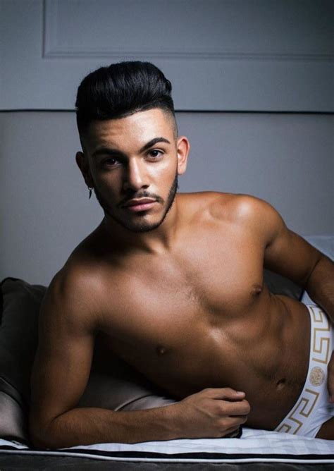 Il Gay Più Bello d Italia le foto HOT di Antonio Carlino BitchyX