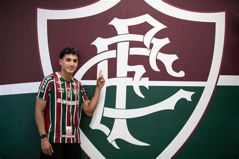 Fluminense anuncia a contratação do lateral esquerdo Gabriel Fuentes