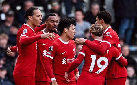 Premier League Liverpool Win At Fulham To Go Level With Leaders