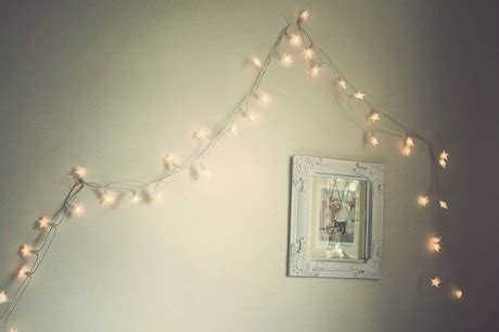 Amazing Ways to Brighten Up Your Home with Fairy Lights on Walls ...