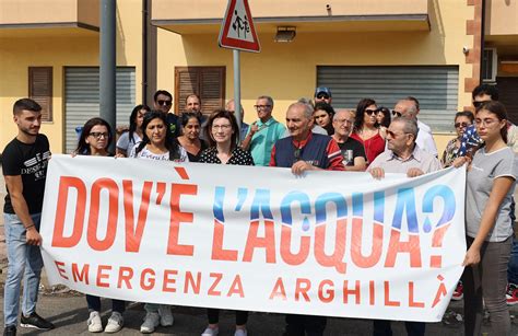 Reggio Emergenza Idrica Ad Arghill Oggi La Seconda Protesta Dei