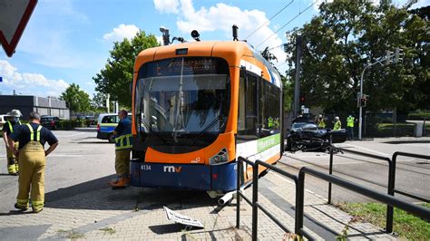 Mannheim Straßenbahn entgleist nach Unfall 200 000 Euro Schaden