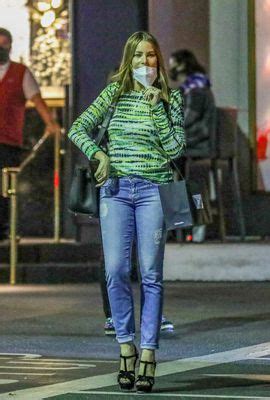 Sof A Vergara Sorprende Con Bikini Transparente En Foto Throwback