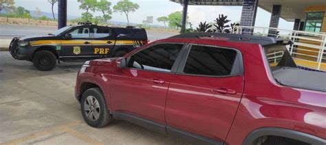 PRF recupera pick up roubada durante fiscalização em Simolândia GO