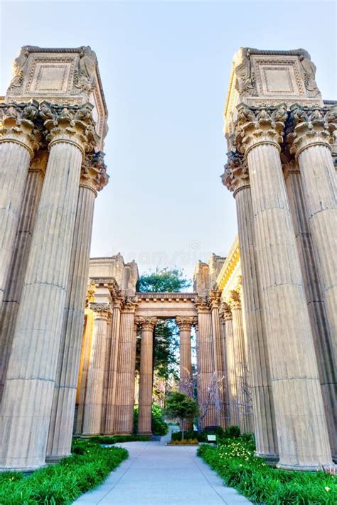 Columnas De La Arquitectura Del Palacio De Bellas Arte En San Francisco