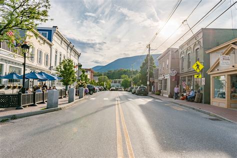 Dining Al Fresco In Manchester — Manchester Vermont