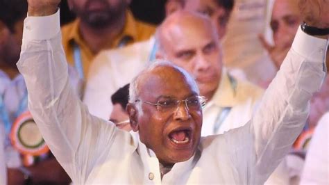 Avoid Praising Pm Modi Unnecessarily Says Kharge After Chhattisgarh