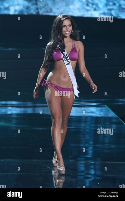 Hot Sexy Lorraine SD Bikini Pics