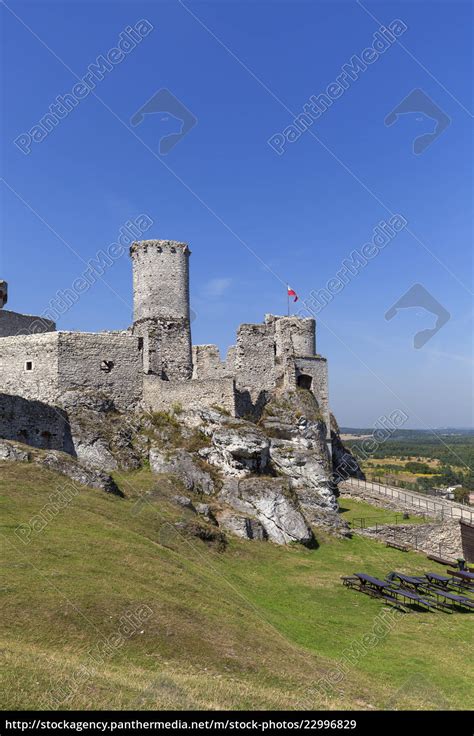 Ruinen Der Mittelalterlichen Burg Aus Dem Lizenzfreies Bild