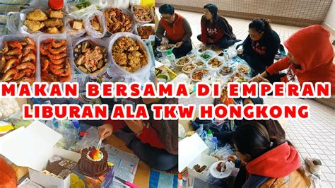 Makan Bersama Di Emperan Syukuran Sederhana Tkw Aktivitas Liburan