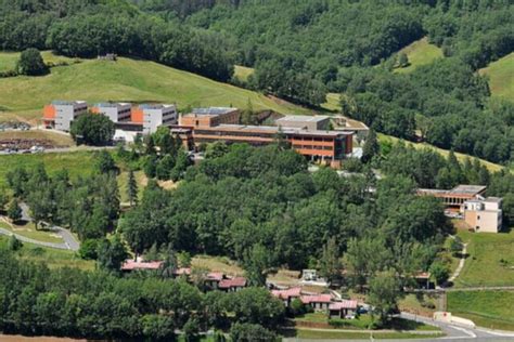 Occitanie Les élèves du lycée vandalisé dans l Aveyron peuvent