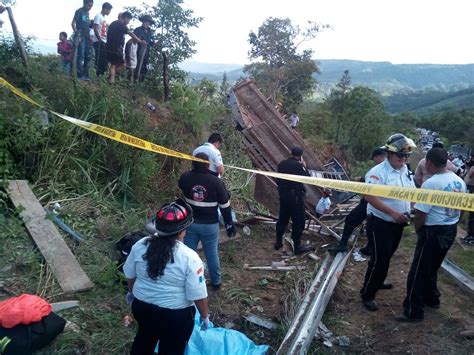 Accidente De Tránsito Deja Cuatro Muertos Y Siete Heridos En Santa Rosa