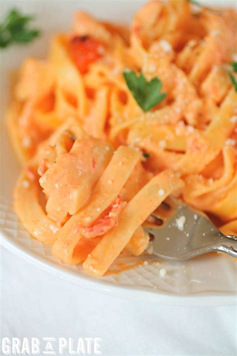 Creamy And Vibrant Roasted Red Pepper Fettuccine Alfredo Is A Wonderful