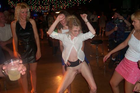 Ricquie Former Internet Model Showing Off Club Nude Porn Pic